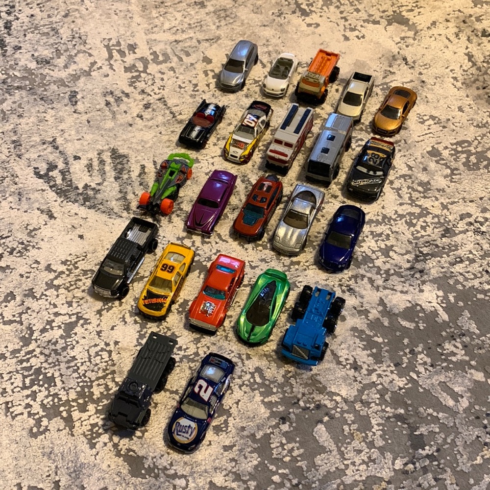 Lot of 22 hot wheels, matchbox, and Mattel small cars.